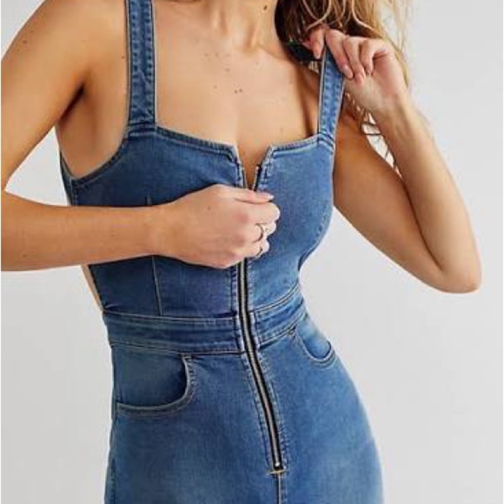 We The Free by Free People Women's Blue Denim Overalls Jumpsuit size 6 Short